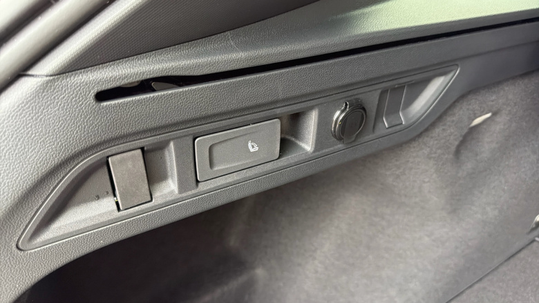 Volkswagen Passat 1.5 eTSI R-Line 5dr DSG Petrol Estate